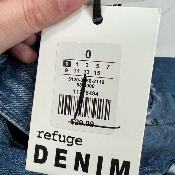 Refuge Denim Distressed Boyfriend Mid Rise Shorts Sz 0 NWT - Picture 6 of 8